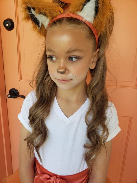 Chipmunk Halloween Makeup, Simple Fox Makeup Halloween, Fox Nose Makeup, Fox Costume Makeup Simple, Fox Halloween Makeup For Women, Simple Fox Face Paint, Fox Halloween Makeup For Kids, Halloween Fox Costume, Halloween Fox Makeup