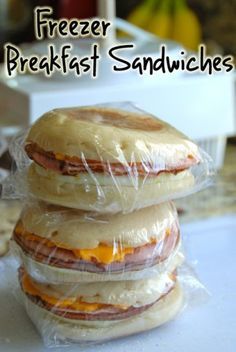 Freeze Breakfast, Resep Makanan Beku, Microwave Meals, Menu Sarapan Sehat, Freezer Breakfast Sandwiches, God Mad, Freezer Breakfast, Vegan Burger, Breakfast Sandwiches