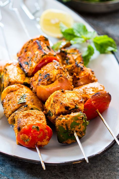 Tandoori Paneer, Diwali Snacks, Paneer Dishes, Tikka Recipe, Tandoori Masala, Paneer Tikka, Chicken Kabobs, Paneer Recipes, India Food