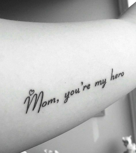 I got a tattoo for my dad, I felt that my mom deserves equal representation Mom Tattoo Quotes, Tatoo Lettering, Mama Tattoo, Dragons Tattoo, Daughter Tattoo, Remembrance Tattoos, Herz Tattoo, Mother Tattoos, Inspiration Tattoos