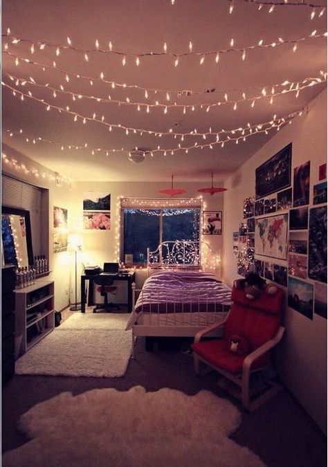 15 Ways To Decorate Your Dorm Room If You Are Obsessed With Fairy Lights - Society19 Girl Bedrooms, Decor Hacks, Teen Girl Bedroom, Basement Bedrooms, Indie Room, Teen Room Decor, Kitchen Counters