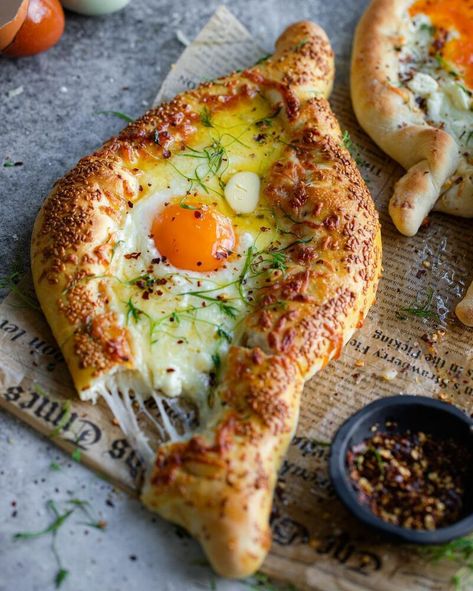 Quiche, Essen, Adjaruli Khachapuri, Egg Bread Recipe, Artisanal Bread, Recipes Using Rotisserie Chicken, Egg Bread, Cheese Eggs, Perfect Harmony