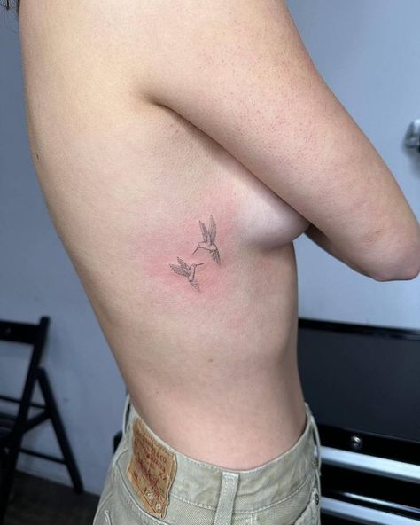 Hummingbird Tattoo Danty, Humming Bird Spine Tattoo, Bird Tattoo On Rib Cage, Two Small Hummingbird Tattoo, Hummingbird Side Tattoo, Rib Hummingbird Tattoo, Multiple Hummingbird Tattoo, Dainty Animal Tattoos For Women, Vintage Bird Tattoos For Women