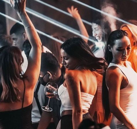 Dancing In A Club, Dancing At Party, Dancing At The Club, Dance Bar, Dancing Reference, Night Life Outfits, Club Dancing, Armani Hotel Dubai, Bar Dance