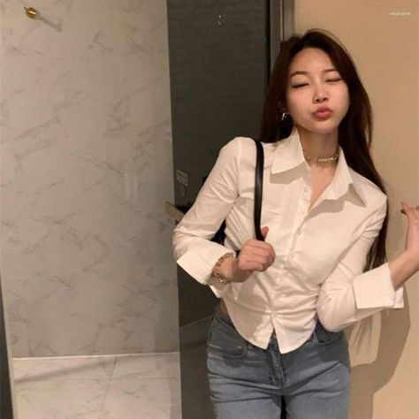 Slim Fit Crop Top, How To Fold Sleeves, White Shirts Women, Shirt Casual Style, Casual Office, Shirts Women, Summer Fabrics, Office Casual, Style Streetwear