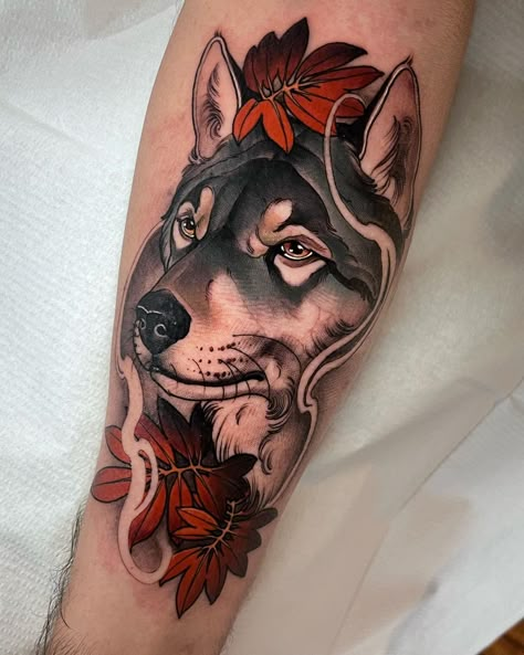 Beautiful wolf tattoo design Neo Traditional Wolf Head Tattoo Design, Neo Trad Wolf Tattoo, New School Wolf Tattoo, Neo Traditional Wolf Tattoo Design, Coyote Tattoo Traditional, Red Wolf Tattoo, Wolf Tattoo Color, Neo Trad Wolf, Neotrad Wolf