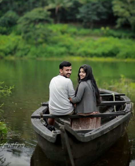 Honnavara Pre Wedding Shoot, Kerala Wedding Photography Couple, Boating Photoshoot, Preshoot Poses, Prewedding Pose, Couples Candid Photography, Kerala Photography, Boat Photoshoot, Pre Wedding Photoshoot Props