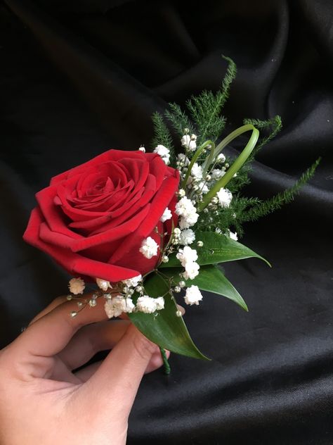 Red Boutineer Ideas, Red Flower Boutonniere, Red Rose Boutineer, Red Rose Buttonhole, Red Rose Prom Bouquet, Red Rose Boutonniere Wedding, Wedding Bouquets Roses Red, Red Boutineer, Rose Boutineer