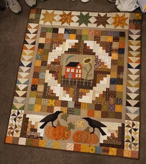 Friend Projects, Pumpkin Quilt, Autumn Quilts, Autumn Quilt, Halloween Raven, Fall Quilt Patterns, Fall Quilt, Blanket Halloween, Fall Orange