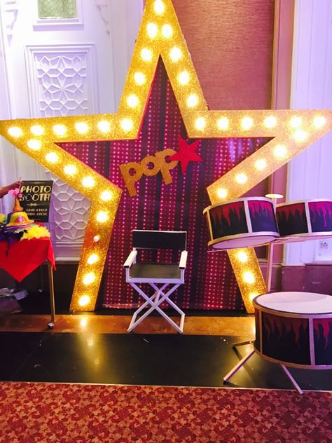 Rockstar theme photobooth #yellowplanners 8099551438 Music Video Party Theme Ideas, Popstar Party Decorations, Pop Music Decorations, Rock And Roll Parade Float Ideas, Rockstar Theme Birthday Party, Rockstar Backdrop, Rockstar Party Theme, Rock And Roll Photo Booth, Concert Party Theme