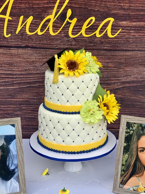 Gold Graduation Cakes, Blue Gold Cake, Sunflower Cake, Baking Fun, Blue Butterflies, Graduation Cake, Gold Cake, Feather Art, Graduation Celebration