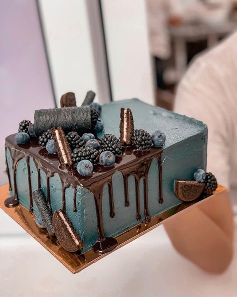 Man Birthday Cake Square, Bday Cake Ideas For Men, Square Cake For Mens Birthday, Men Cake Decorating Ideas, Creative Cakes For Men, Square Cakes For Men, Square Drip Cake, Chocolate Cake For Men, Square Chocolate Cake Design