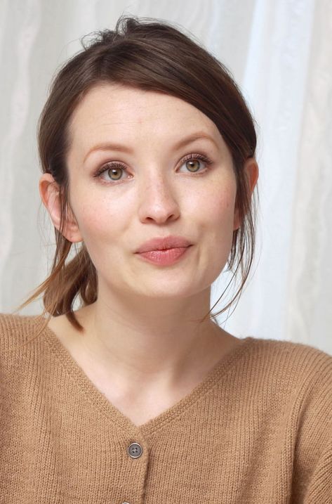 Emily Jane Browning, Soft Autumn Makeup, Soft Autumn Color Palette, Emily Browning, Emily B, Soft Autumn, Model Face, Girl Celebrities, Neil Gaiman