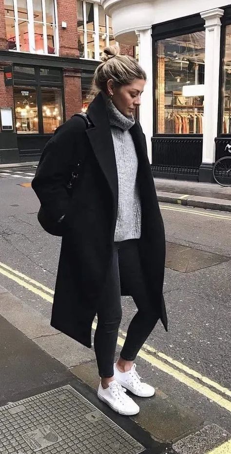 30+ Super Stylish Winter Outfits for Women 2023 - HubPages Winteroutfits Chic, Vinter Mode Outfits, Mantel Outfit, Work Outfit Office, Fall Fashion Coats, Winter Outfits Cold, Winter Chic, Mode Casual, Cute Winter Outfits