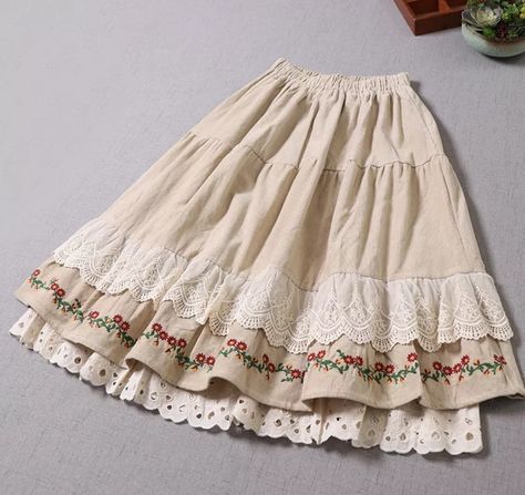 Long Skirt Cottage Core, Skirt Embroidery Ideas, Embroidery On Skirt, Patched Skirt, Fairy Grunge Dress, Cottage Skirt, Cottage Core Skirt, Dark Academia Cottage, Cottage Core Clothing