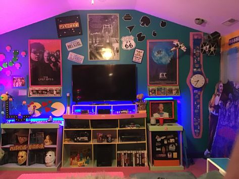 80s Themed Room Decor, 80s Theme Bedroom Ideas, 80s Themed Bedroom, Retro Room Ideas 1980s, Room Decor 80s, 80s Themed Room, 80’s Bedroom, 80’s Room, 80's Bedroom