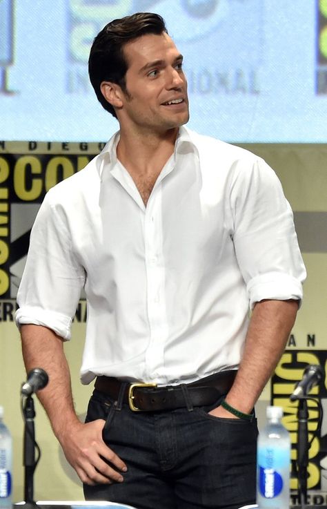 Henry Cavill Comic Con. Henry Superman, Love Henry, Henry Williams, Comic Characters, Jason Statham, Batman Vs Superman, Sirius Black, Henry Cavill, British Actors