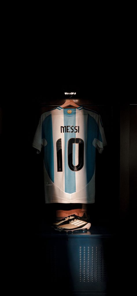 Messi Iphone Wallpaper, Messi Wallpaper For Iphone, Iphone Wallpaper Messi, Messi World Cup Iphone Wallpaper, Messi Shirt Wallpaper, Messi Art Wallpaper, Cristiano Messi, Young Messi, Football Wallpaper Iphone