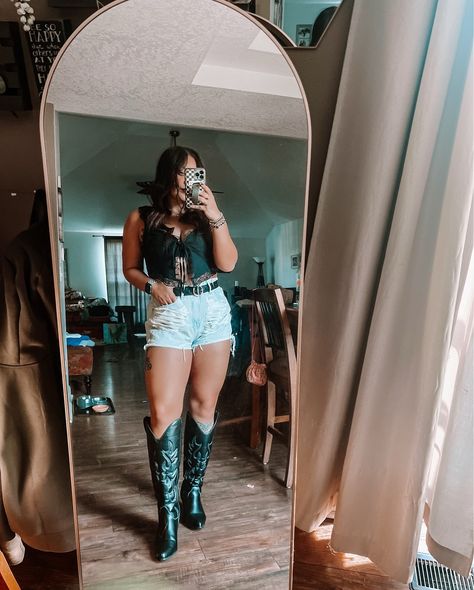 Stepped out for Riley Green last night🤠 Comment DUCKMAN below to receive a DM with the link to shop this post on my LTK ⬇ https://liketk.it/4TRCP #ltkmidsize #ltkseasonal #ltkparties #rileygreen #downstream #countrymusic #countryconcert #worstway #boots Green Cowboy Boots Outfit, Green Cowboy Boots, Riley Green, Cowboy Boots Outfit, Country Concerts, Boots Outfit, Country Music, Last Night, Cowboy Boots