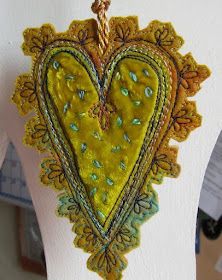 Folk Art Embroidery, Notforgotten Farm, Heart Projects, Creation Art, Fabric Brooch, Fabric Hearts, Art Embroidery, Fiber Jewelry, Textile Fiber Art