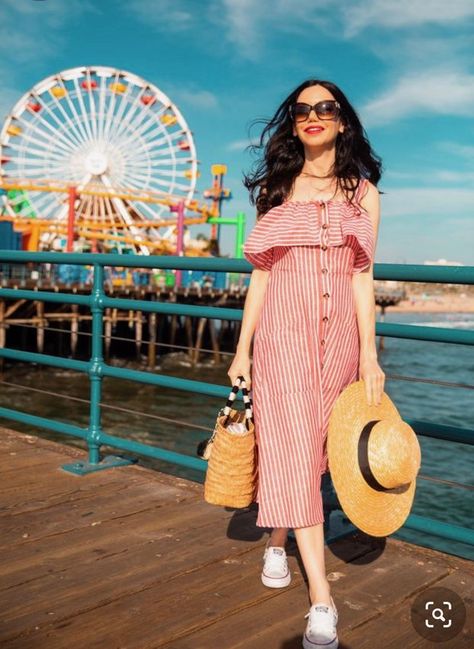 Santa Monica Photo Ideas, Santa Monica Pier Outfit, Los Angeles California Outfits, Santa Monica Pier Photoshoot, Pier Outfit, Stalking Outfit, Pier Photoshoot, Eating Cotton Candy, Rave Party Outfit