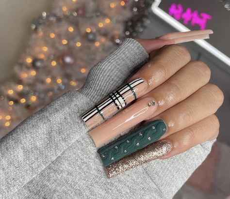 Green Sweater Nail Designs, Fall Themed Nails Acrylic, Winter Themed Nails, Crazy Acrylic Nails, Nails Navidad, Navidad Nails, Freestyle Nails, Year Nails, Themed Nails