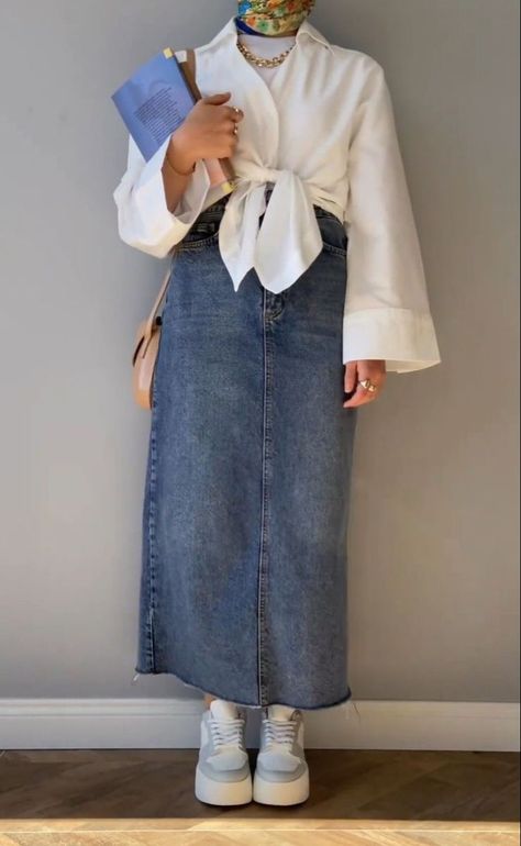 Denim Skirt Outfit For Hijab, Summer Hijab Outfits Skirts, Hijabi Jeans Skirt Outfits, Hijab Jeans Skirt, Skirts Outfits Hijab, Denim Skirt Hijab Outfit, Jupe En Jean Outfit, Denim Skirt Outfit Hijab, Jeans Skirt Outfit Hijab