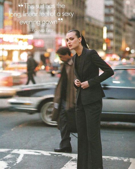 Shalom Harlow "Lean Lines", Vogue US, August 1997 Photographed by Peter Lindbergh Fashion Edito Shalom Harlow, 90s Runway Fashion, 90s Supermodels, 90s Models, Peter Lindbergh, Vogue Us, Carrie Bradshaw, Work Wardrobe, Fashion Editor