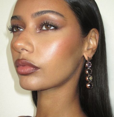 Cool Tones Makeup Looks, Berry Toned Makeup, Subtle Siren Eyes Makeup, Sade Aesthetic Makeup, Medium High Contrast Makeup, Medium Contrast Makeup, Glowy Bronze Makeup, Natural Prom Makeup, Casual Makeup