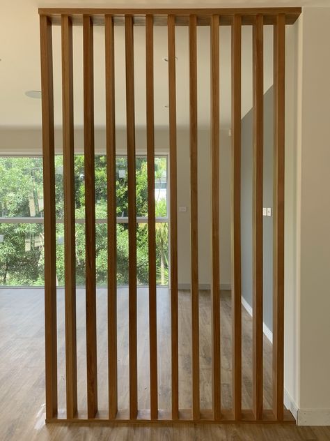 Dividing Screen, Dividing Rooms, Wooden Panel Design, Room Dividing, Divider Room, Wood Partition, Divider Ideas, Wooden Panelling, Wood Room Divider