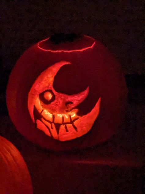 My pumpkin carving of Soul Eater's Moon 2019 Pumpkin Carving Ideas Naruto, Soul Eater Pumpkin Carving, Pumpkin Carving Anime Ideas, Calcifer Pumpkin, One Piece Pumpkin Carving, Pumpkin Carving Ideas Anime, Anime Pumpkin Carving Ideas, Anime Pumpkin Carving, Small Pumpkin Carving Ideas