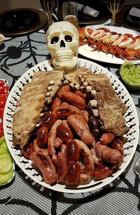 Stuff Chicken, Strašidelný Halloween, Halloween Buffet, Recetas Halloween, Halloween Food Appetizers, Healthy Halloween Treats, Snacks And Desserts, Spooky Food, Easy Halloween Food