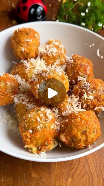 بطاطس مهروسة, Potato Cheese Balls, Emmental Cheese, Potato Cheese, Thyme Recipes, Italian Herbs, Stuffed Potato Balls, Potato Bites, Cheese Balls