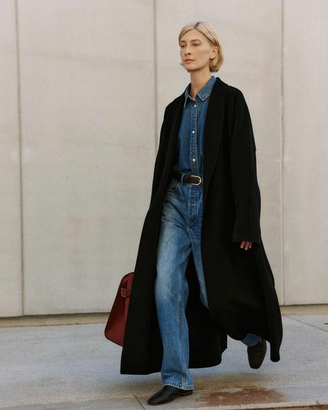 Denim Winter Outfit, Jean Shirt Outfits, 2023 Wardrobe, Denim Shirt Outfit, Cozy Winter Fashion, Minimalist Winter, Moda Denim, Denim On Denim, Wardrobe Edit