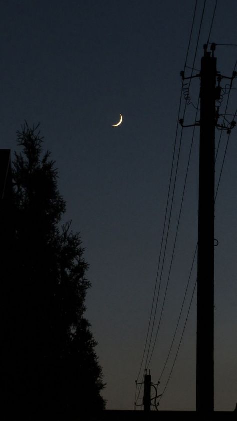 Night Landscape Photography, Light Grunge, Night Sky Moon, Fire Tattoo, Sky Photography Nature, Aesthetic Space, The Moon Is Beautiful, Witchy Wallpaper, Look At The Moon