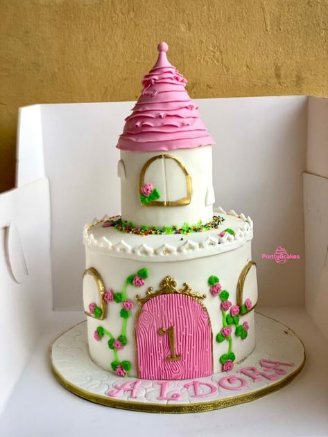 Princess Theme Birthday Cake Ideas, Small Princess Cake, Castle Theme Cake, Princess Castle Cake Ideas, Mini Castle Cake, Princess Castle Birthday Cake, Castle Cake Diy, Princes Cake, Easy Castle Cake