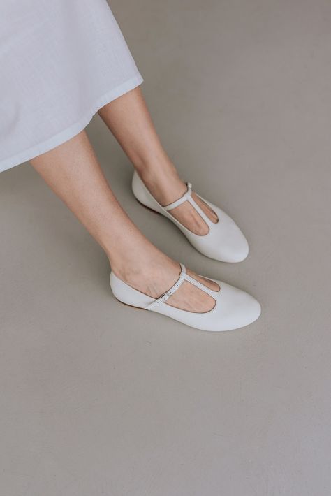 Ballet Style Shoes, Classic Flat Shoes, Elegant Flat Shoes Classy, Wedding Mary Janes, T Strap Mary Janes, Bridal Flats Shoes, Modest Shoes, Shoes Leather Women, Vintage Flat Shoes