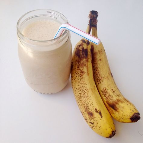 Banana & oatmeal milkshake Tumblr, Banana Milkshake Aesthetic, Banana Smoothie Aesthetic, Pb Banana Smoothie, Milkshake Aesthetic, Smoothie Aesthetic, Banana Milkshake, Button Nose, Going Vegetarian