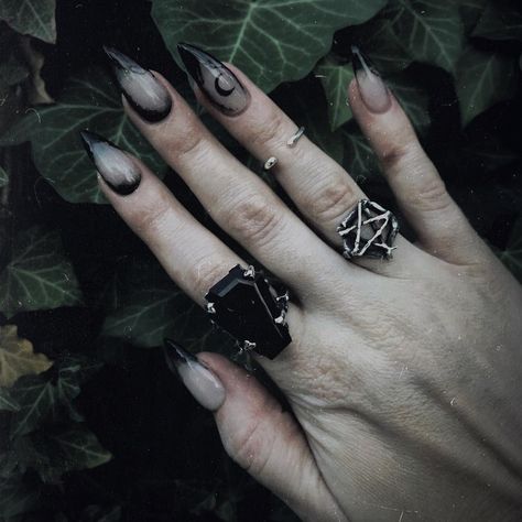 4,955 Followers, 220 Following, 91 Posts - See Instagram photos and videos from Hecate’s Moonlight (@hecatesmoonlight) Stilleto Nails Designs, Horror Nails, Witch Nails, Witchy Nails, Gothic Nails, White Makeup, Goth Nails, Really Cute Nails, Witch Aesthetic