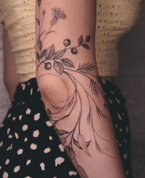 If you are looking for some intricate location for new ink, the elbow tattoo is the perfect area. This article will describe everything about this tattoo design. Check out the information below! Botanical Tattoo Design, Bold Personality, Tattoo Leg, Dragon Tattoos, Elbow Tattoos, Vine Tattoos, Floral Tattoo Sleeve, Botanical Tattoo, Sleeve Tattoos For Women