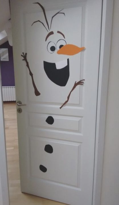 Snowmen Doors, Christmas Decorations On A Budget, Decorations On A Budget, Budget Christmas, Snowman Door, Simple Christmas Decor, Easy Christmas Decorations, Office Christmas, Christmas Door Decorations