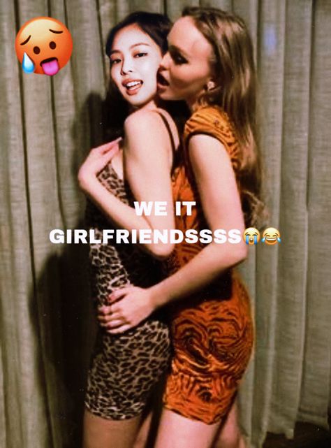 Jennie With Lily Rose Depp, Jennie And Lily Rose Depp, Jennie And Lily, Rose Depp, Blackpink Funny, Skincare Video, Lily Rose Depp, Meme Funny, Lily Rose