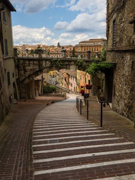 Perugia Italy, Umbria Italy, Italy Tours, Destination Voyage, Umbria, Places Around The World, Puglia, Wonderful Places, Italy Travel