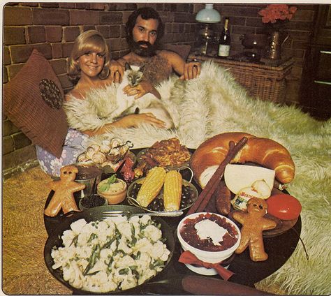 this is in no way beautiful or inspirational. it is, however, totally insane and i feel like everyone should see it. Essen, 70s Dinner Party, 70s Food, Gross Food, 70s Party, Retro Recipes, Australian Homes, Breakfast In Bed, Go For It