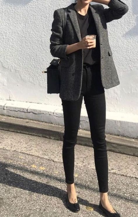 Minimalist Winter, Pakaian Feminin, Winter Mode, Ootd Dress, Outfit Jeans, Looks Black, Outfit Trends, Modieuze Outfits, Blazer Outfits