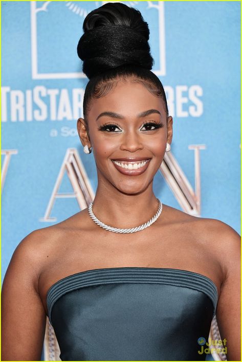 Nafessa Williams, Bun Styles, Fresh Beauty, African Beauty, Stepping Out, Just Jared, Black Queen, New Movies, Photo Gallery