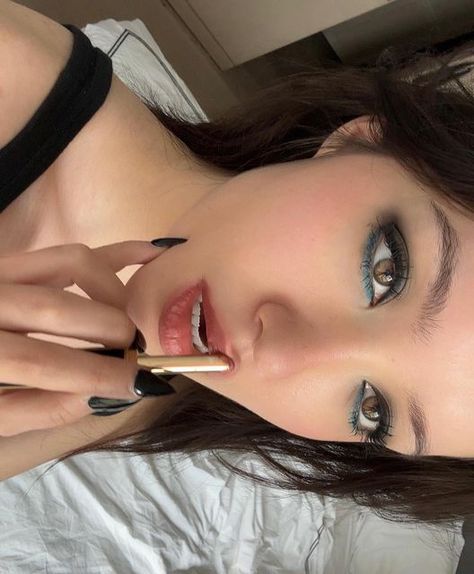 Janelle Zharmenova on Instagram: "i forget there’s a picture option on ig sometimes oops" Janelle Zharmenova, Picture Eyes, Eye Makeup Aesthetic, Summer Makeup Ideas, Night Out Makeup, Instagram Picture Ideas, Pretty Eye Makeup, Beginners Eye Makeup, Aesthetic Ig