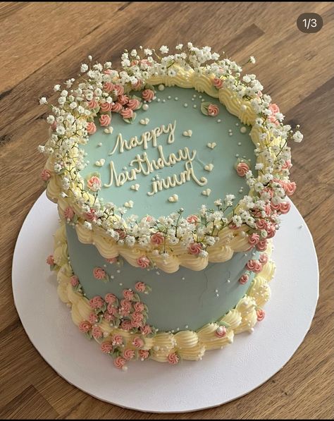 18th Birthday Party Ideas Floral, Cottagecore Cake Ideas, Twenty Six Birthday Cake, Floral Sweet 16 Theme, Bday Party Themes For Teens, Cottagecore Birthday Cake, Cookie Decor Ideas, 21st Decor, 17th Cake