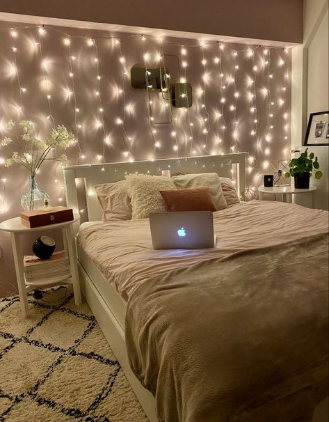 Bloxburg Christmas, Basic Room, Uni Bedroom, Bedroom Ideas For Small Rooms Cozy, Decor Ideas Bedroom, Luxury Room Bedroom, Classy Bedroom, Room Redesign, Pretty Bedroom