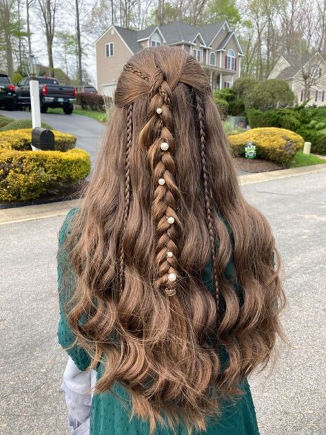 Rennisance Hair Styles, Layered Hair Hairstyles Half Up, Renn Faire Hairstyles, Medevil Hairstyles Simple, Traditional Irish Hairstyles, Middle Ages Hairstyles, Traditional Celtic Hairstyles, Medival Hairstyle Easy, Mama Mia Hairstyles